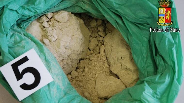 La droga sequestrata in viale Nazario Sauro