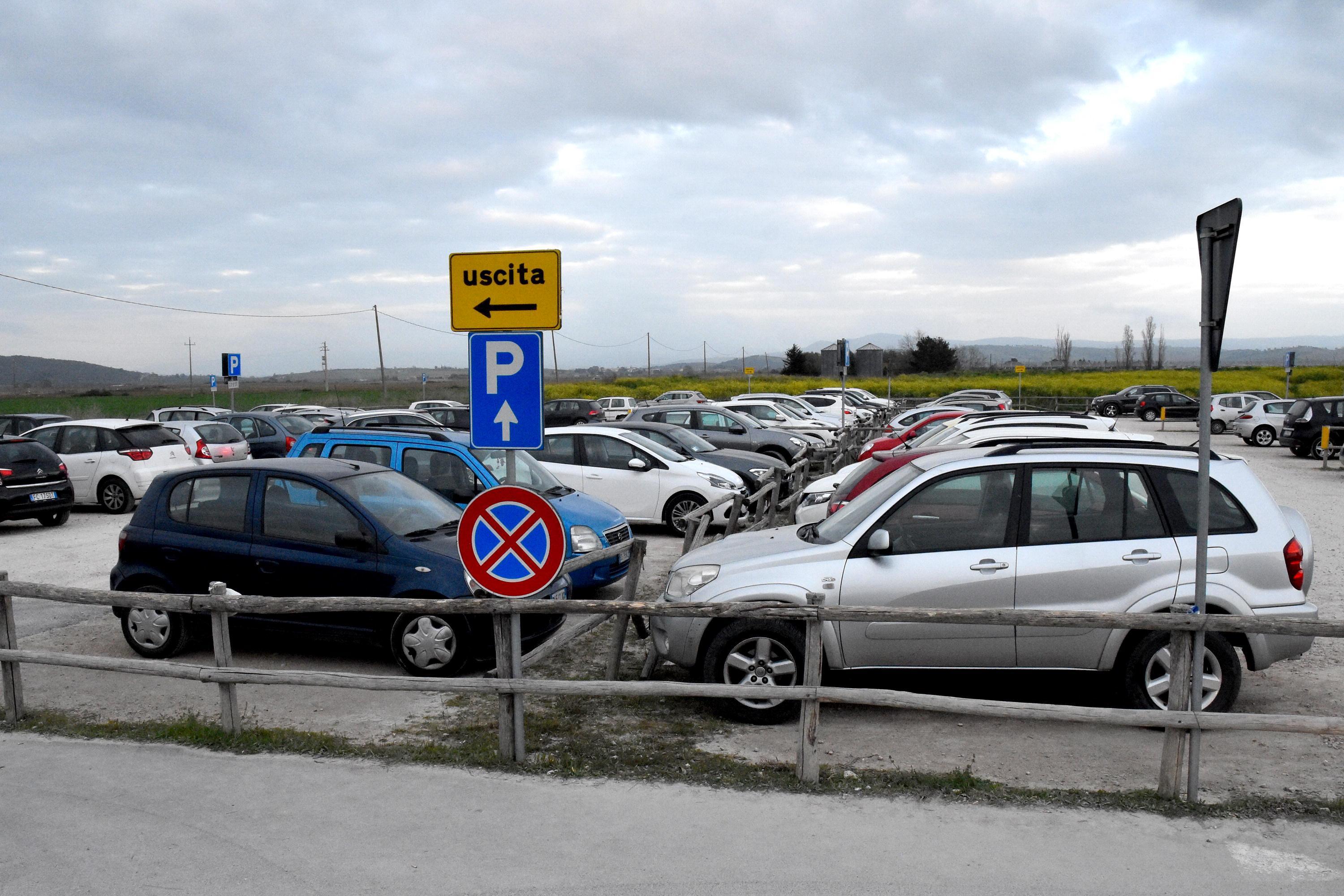 Ospedale Misericordia, l'area di parcheggio stracolma (Foto Bf)





