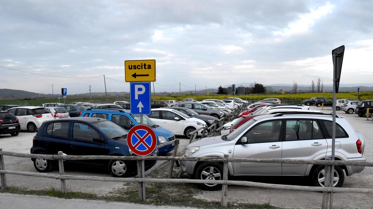 Ospedale Misericordia, l'area di parcheggio stracolma (Foto Bf)