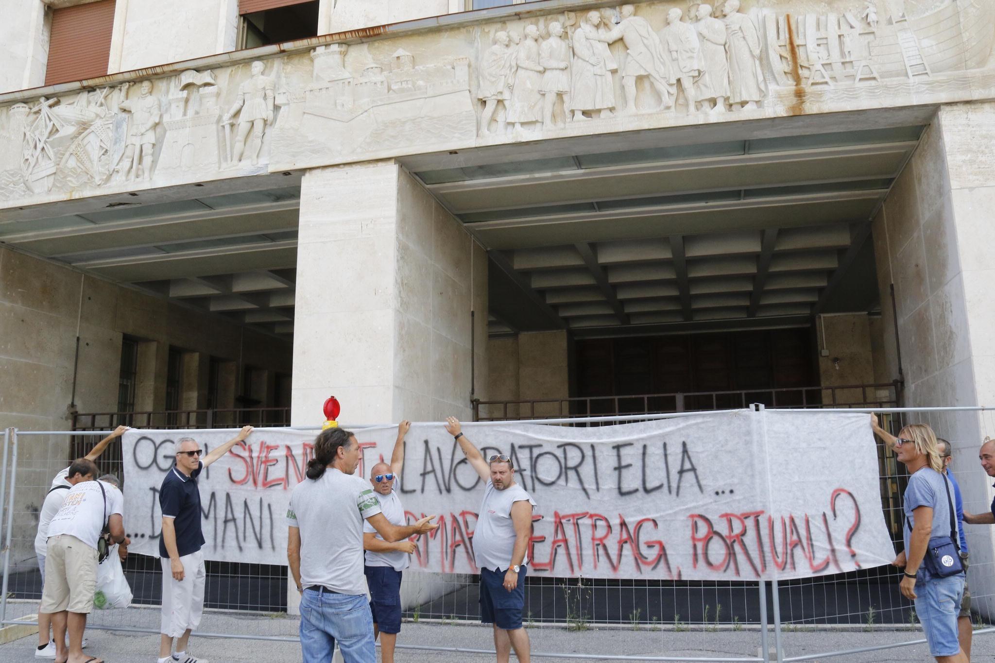 Licenziati dalla Elia, dipendenti reintegrati dal giudice - La sentenza