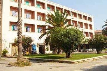 L’hotel Bellavista di Fertilia sarà messo in vendita entro l’anno