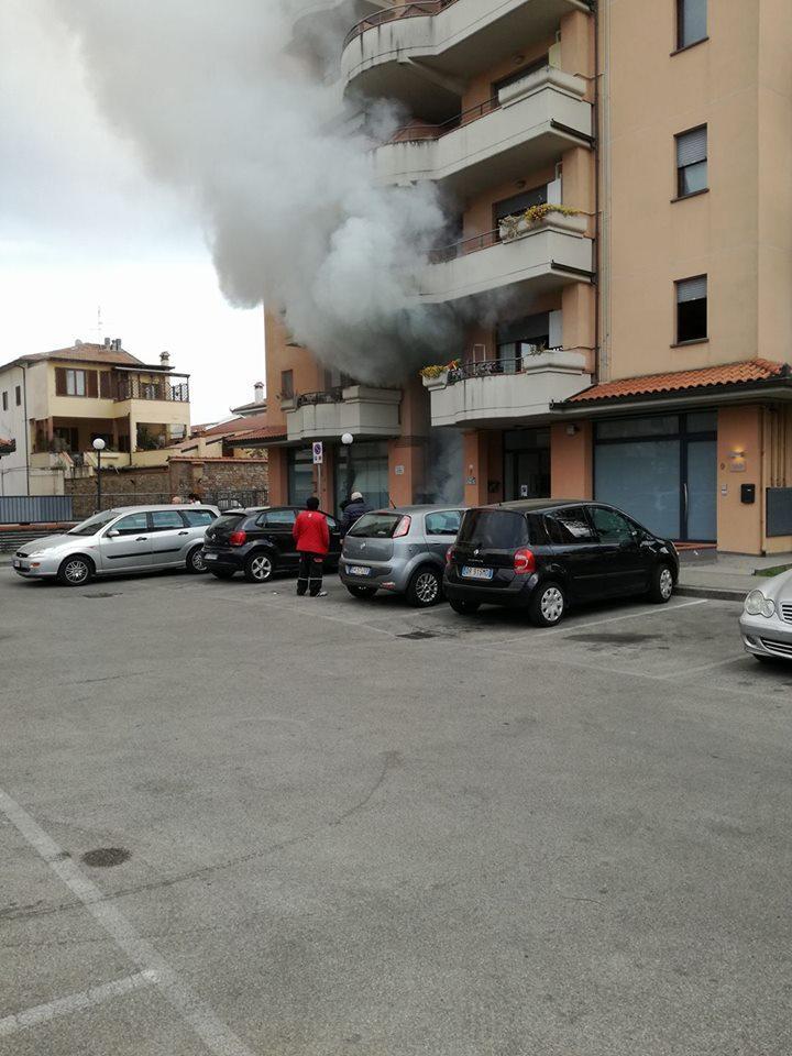 L'incendio del garage in via Martiri delle Foibe