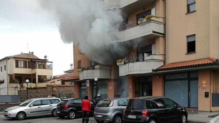 L'incendio del garage in via Martiri delle Foibe