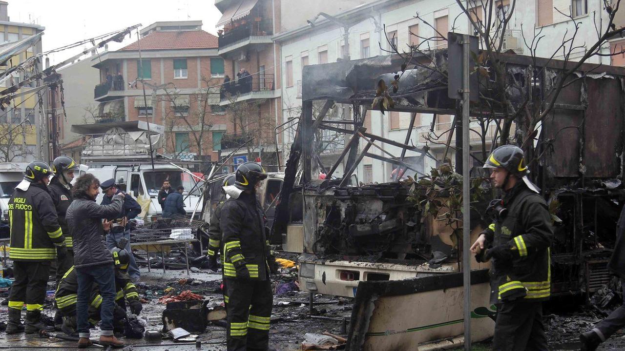 Strage di Guastalla, il padre sopravvissuto: «Preferivo morire anch’io in quel rogo»