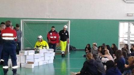 Gli studenti imparano la Protezione civile