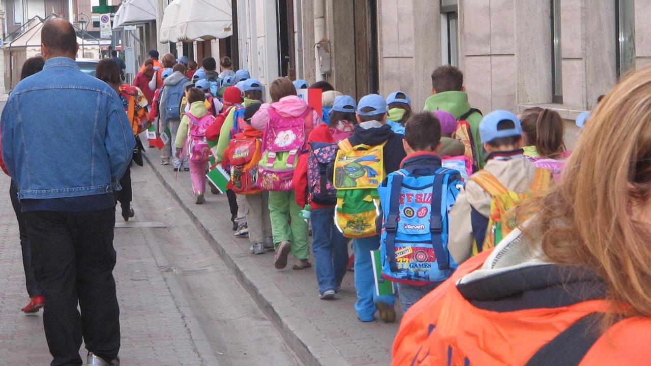 Dieci anni di “Pedibus”: a scuola ci si arriva camminando