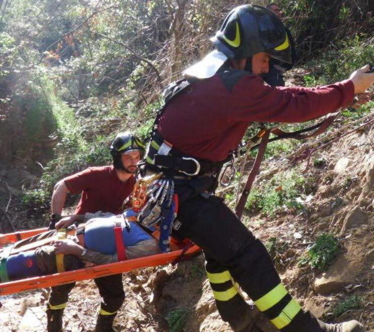 Cade e si ferisce mentre pota gli ulivi