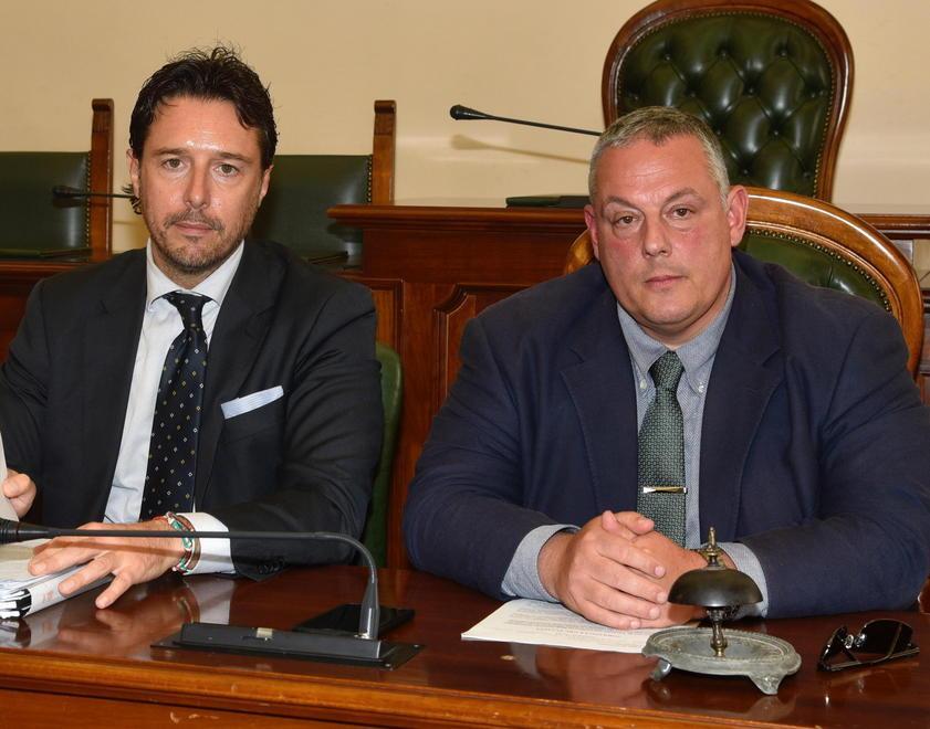 Pincione attacca e dice di andare avanti 