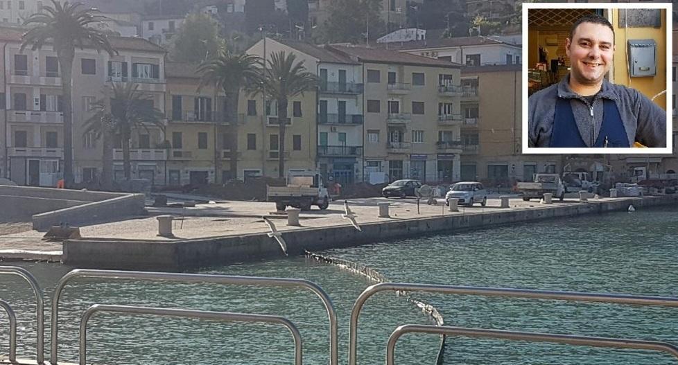 Gabbiani in cerca di cibo aggrediscono i passanti 