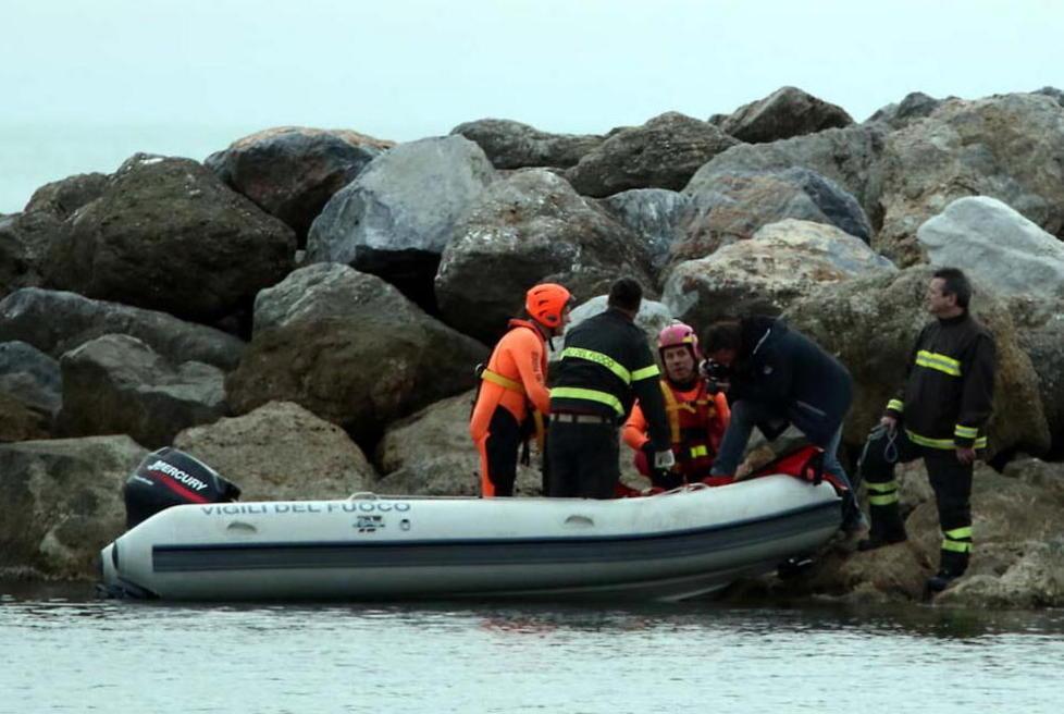Scappa dall’ospedale e si uccide 
