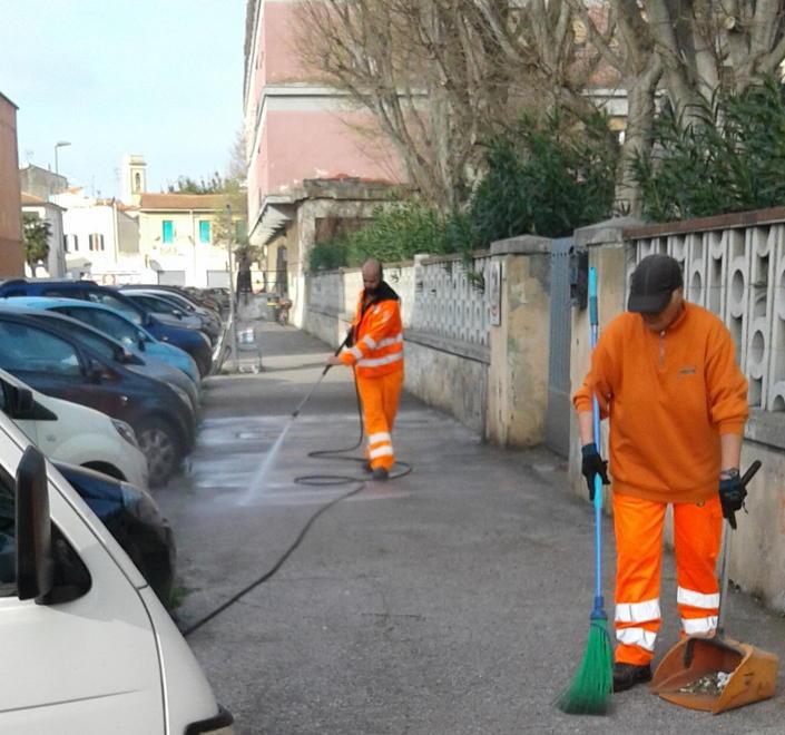 Pulizie maxi intorno a 88 scuole 