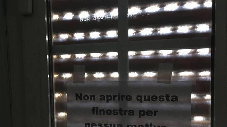 Paziente suicida dopo la fuga: la finestra del reparto era rotta