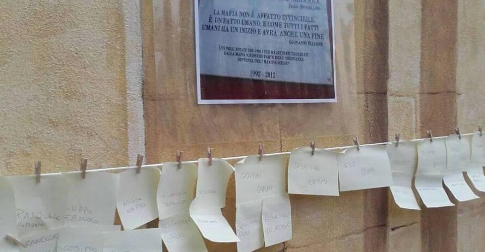 Libera, i nomi delle vittime di mafia sui muri della scuola