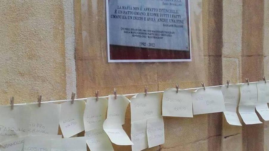 Libera, i nomi delle vittime di mafia sui muri della scuola