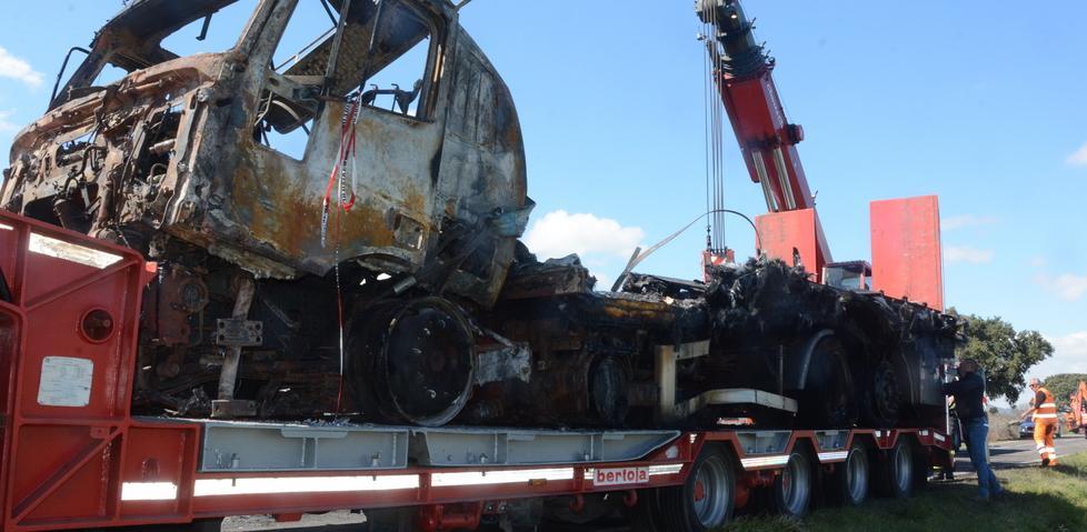 Rubano un tir di pecorino ma la refurtiva va a fuoco 
