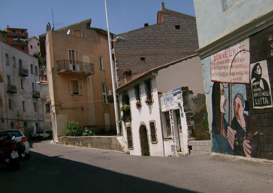Orgosolo, spari contro l’auto di una 27enne 