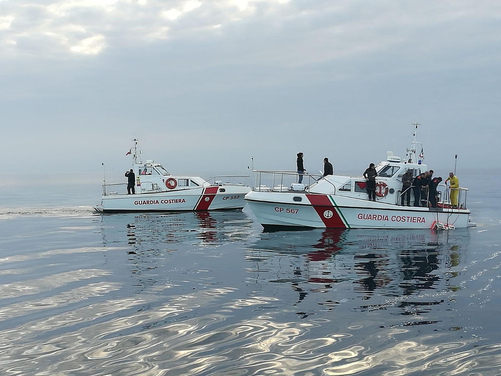La guardia costiera con gli scienziati allo Scoglio d'Affrica
