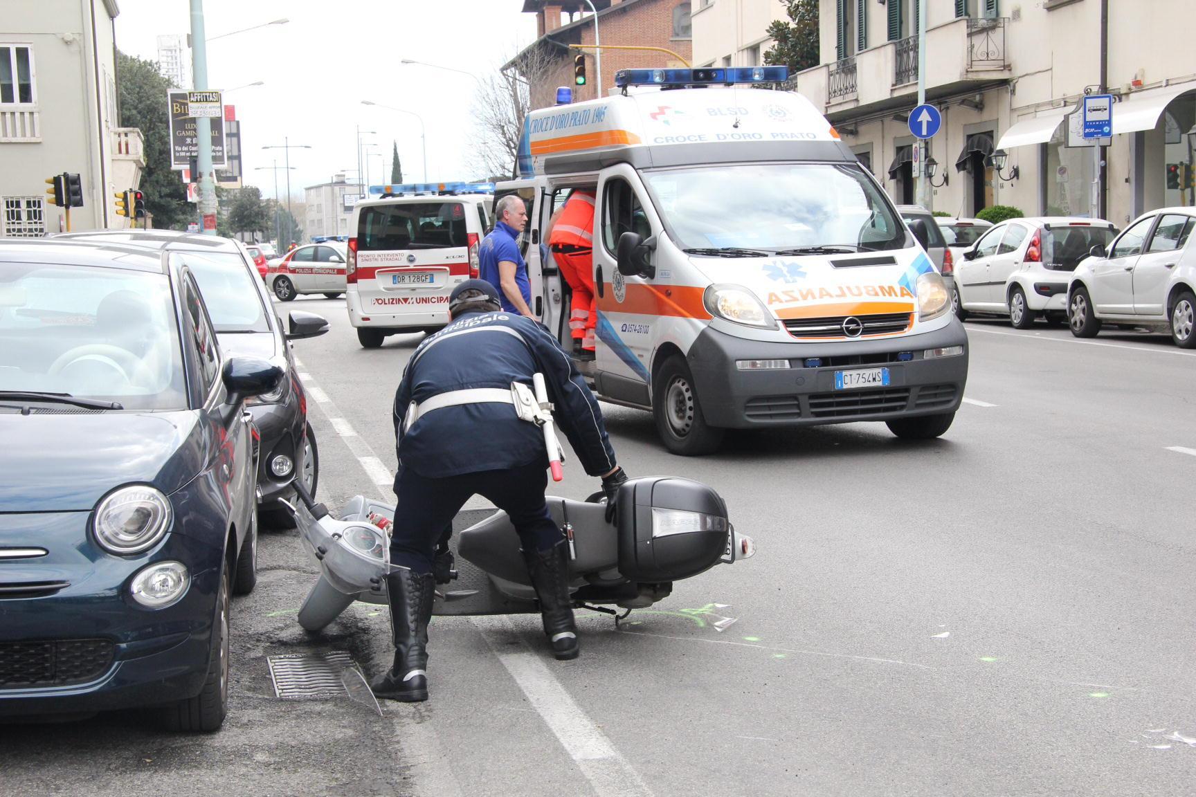 L'incidente di via Machiavelli (foto Batavia)