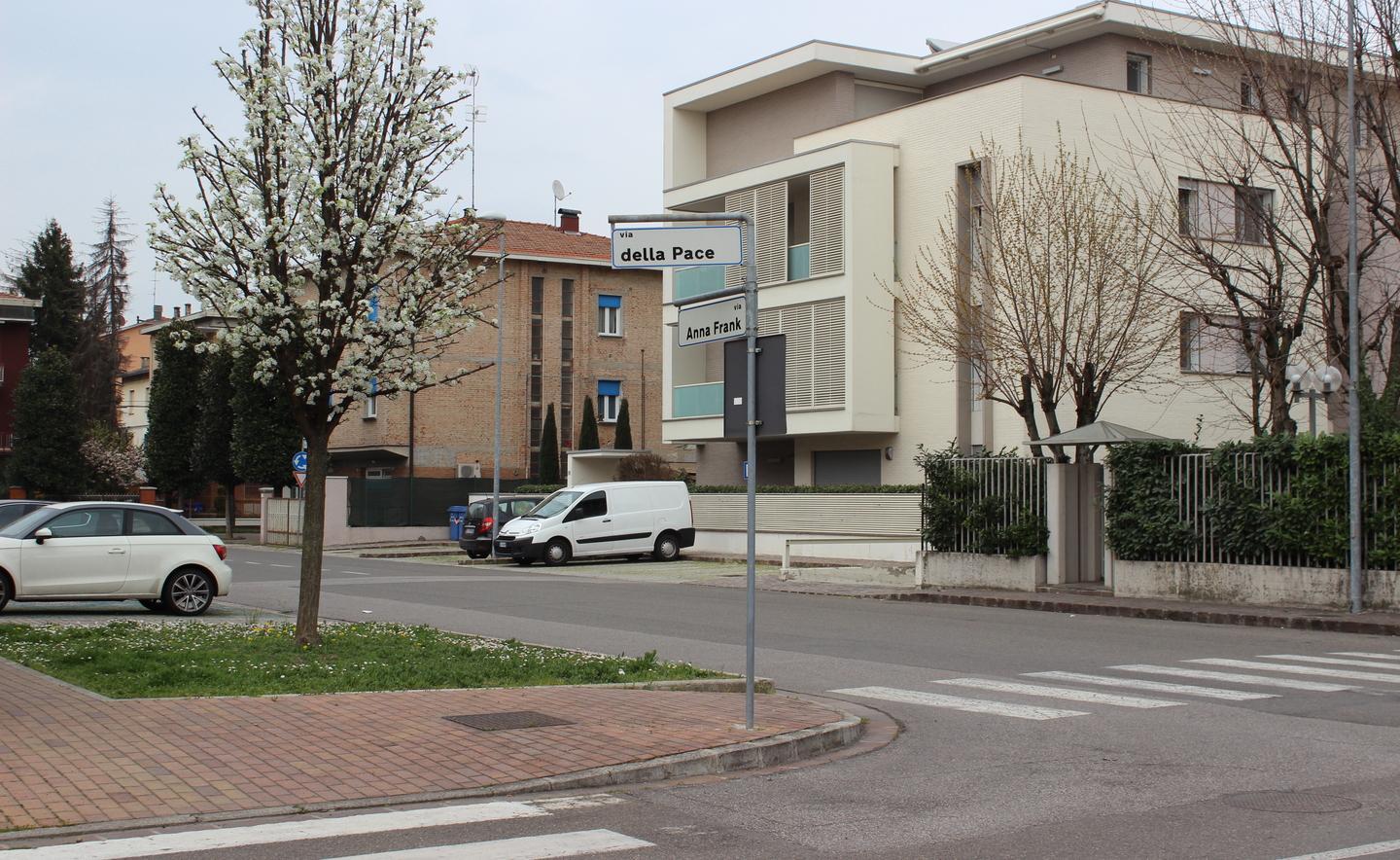 Carpi, le finte suore bagarine: vendono pass per il Papa  
