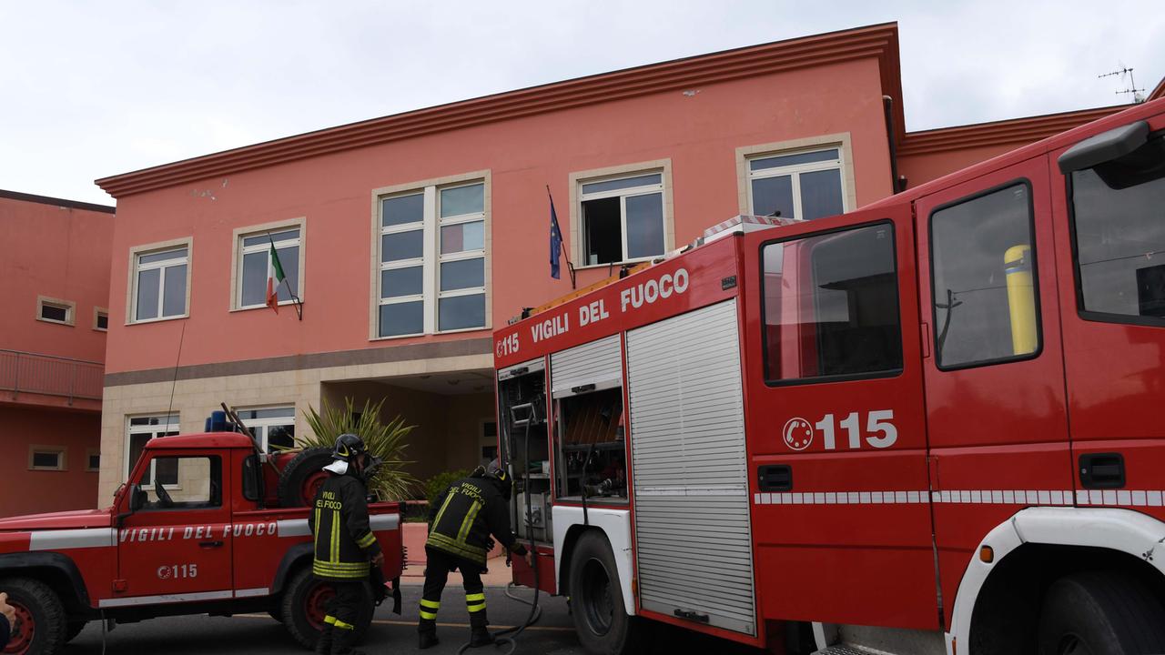 Vigili del fuoco sfondano la porta e la trovano morta nel letto