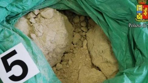 Da un garage di Livorno arriva la droga a Prato