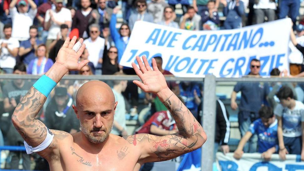 T-shirt celebrative per Maccarone