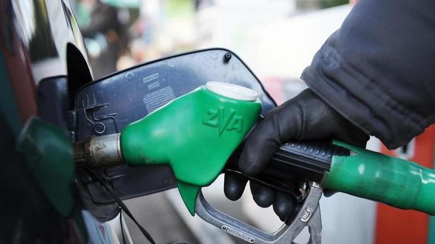 La truffa scorre nella pompa di benzina