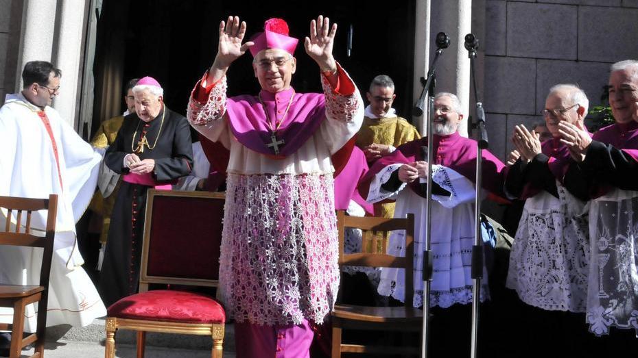 Volantini, il clero difende Marcìa