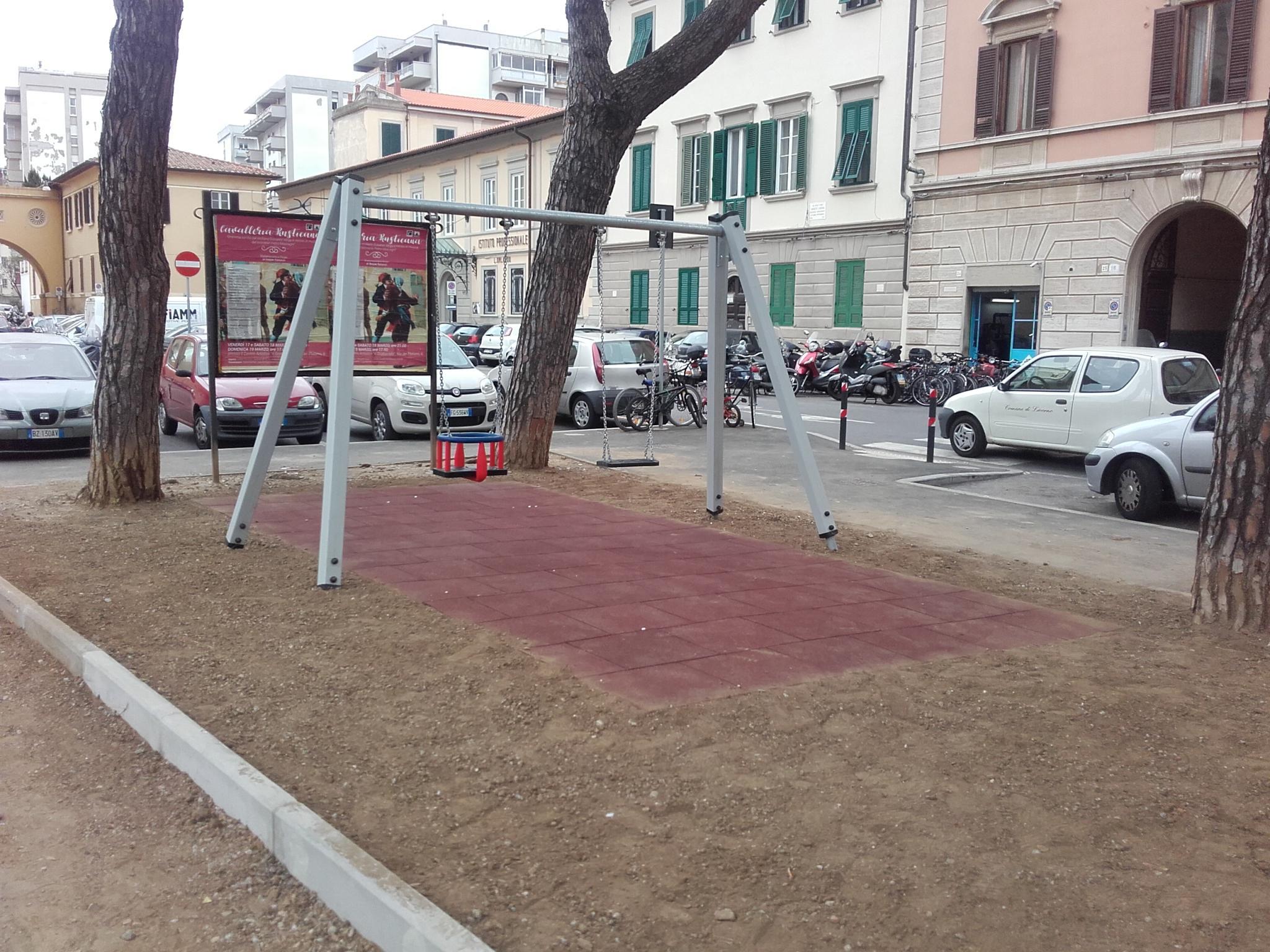 Realizzata un'area giochi per bambini in piazza Due Giugno