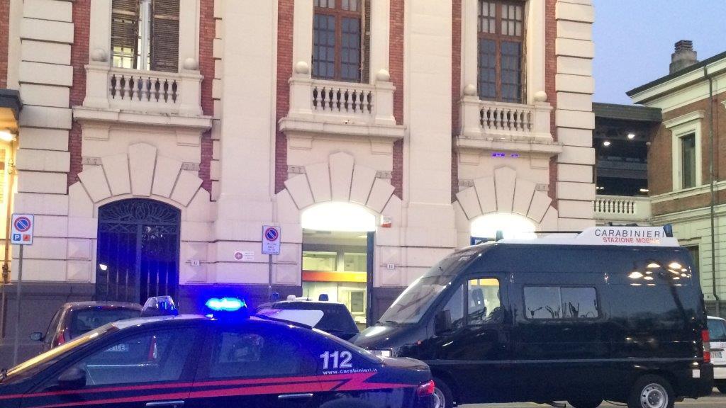 I carabinieri impegnati nei controlli antidroga alla stazione