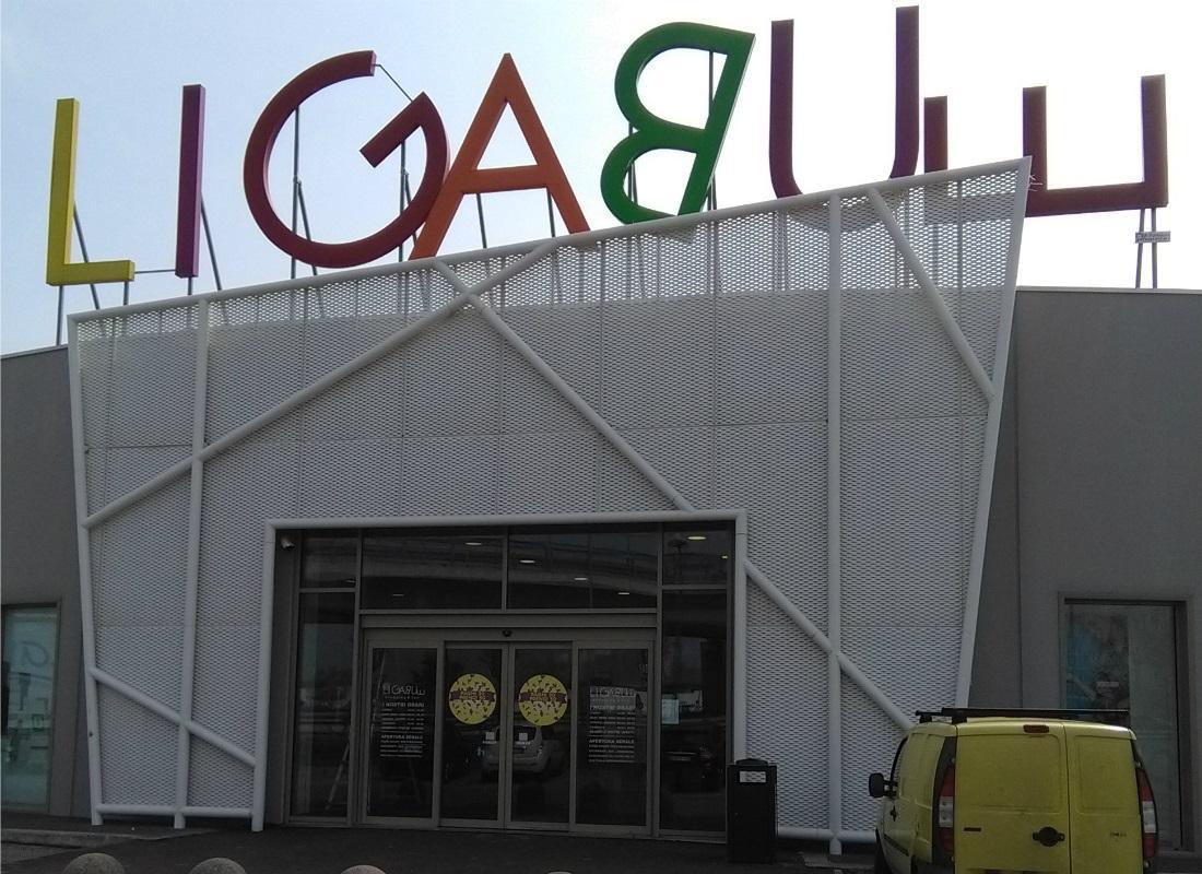 Furto notturno di abiti al Ligabue