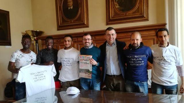Presentato nel palazzo comunale il torneo di calcio multietnico "Sport senza frontiere"