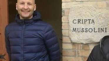 Foto a Predappio del consigliere Roffi Tutti contro tutti