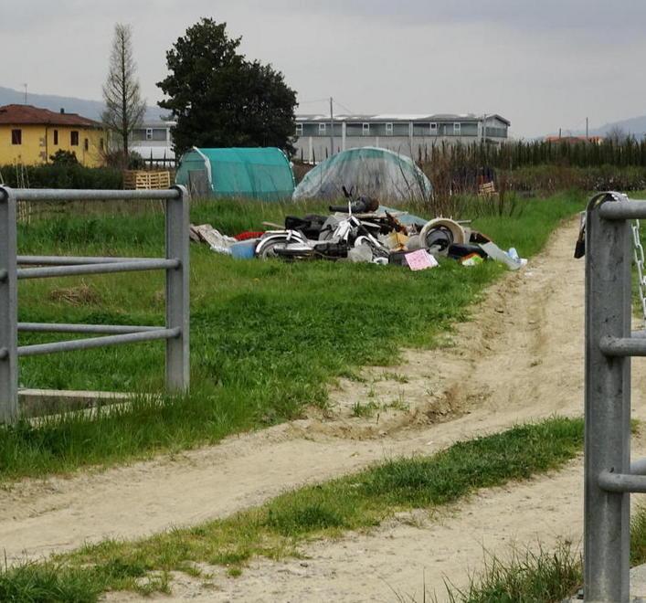 Al Chiodo rifiuti, siringhe e prostitute 