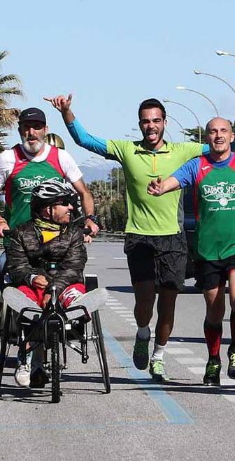 La maratona dei barbieri per aiutare i bimbi malati