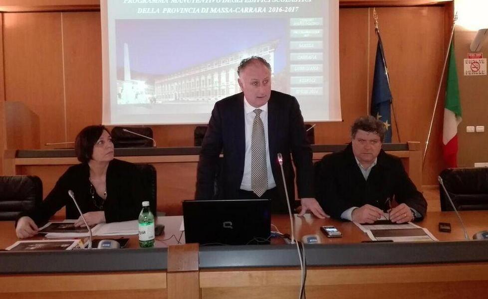 Lorenzetti: «Dovrei chiudere tutte le scuole della provincia» 