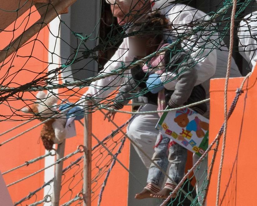 Nel primo sbarco dell’anno tante donne e bambini soli 