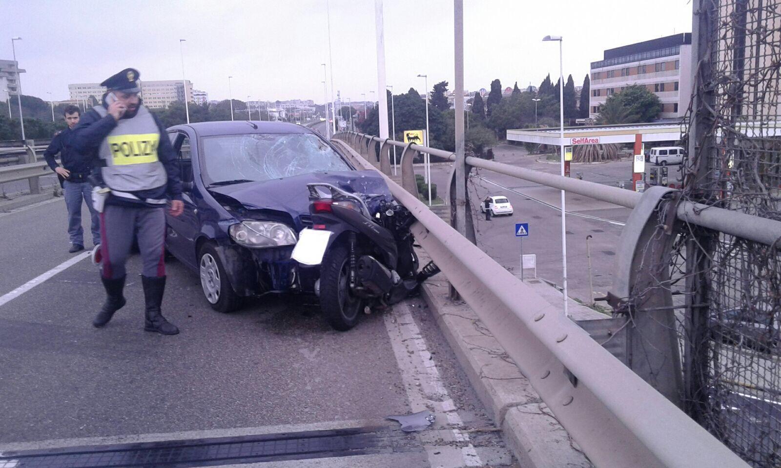I mezzi coinvolti nell'incidente (foto Rosas)