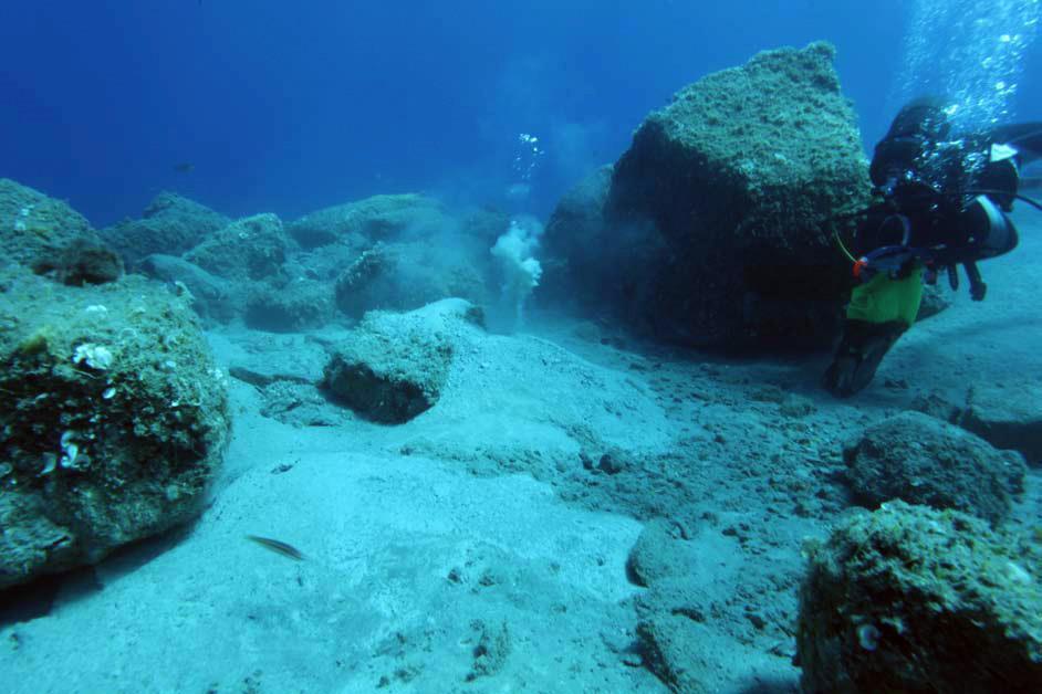 Un'immagine del vulcano di famgo a nord dello Scoglio d'Affrica (foto dell'Hydra Institute)