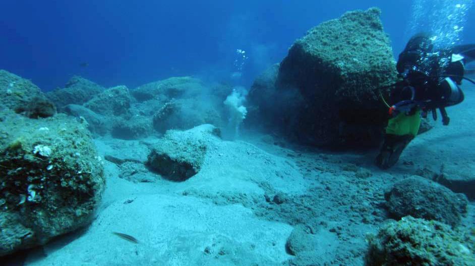 Un'immagine del vulcano di famgo a nord dello Scoglio d'Affrica (foto dell'Hydra Institute)