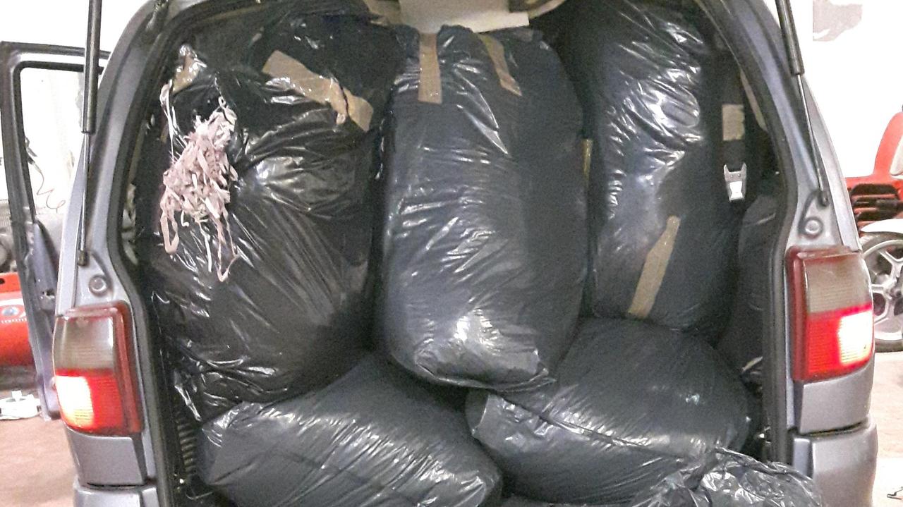Il furgone fermato dalla municipale al Macrolotto Zero