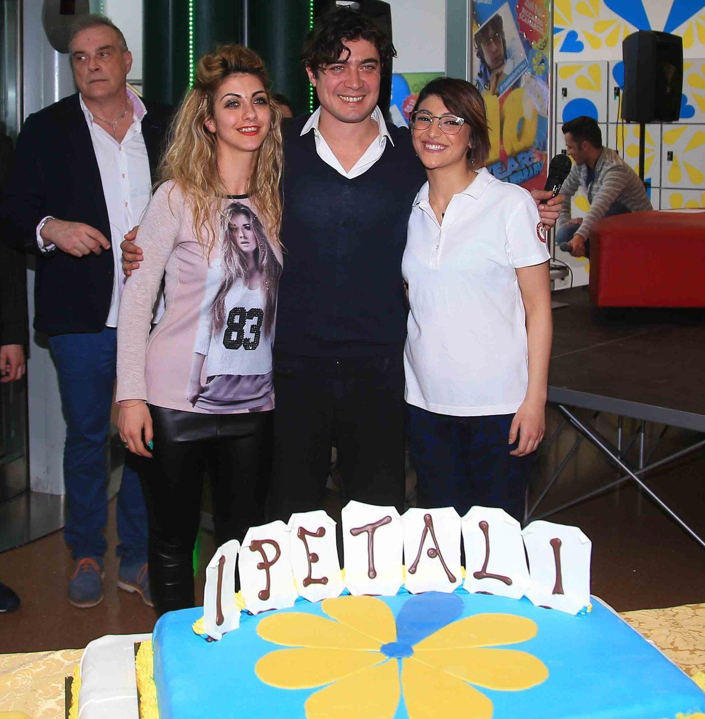 Reggio Emilia, Scamarcio ai Petali spegne 10 candeline e fa il pieno di fan  