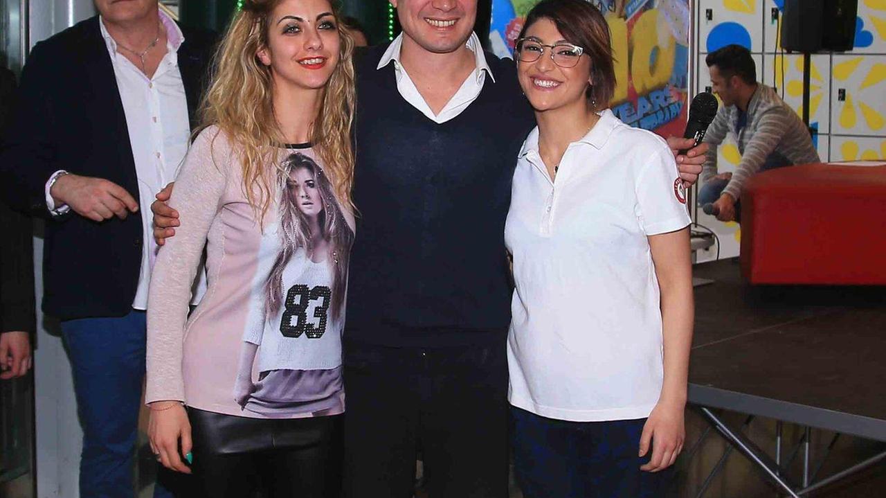 Reggio Emilia, Scamarcio ai Petali spegne 10 candeline e fa il pieno di fan