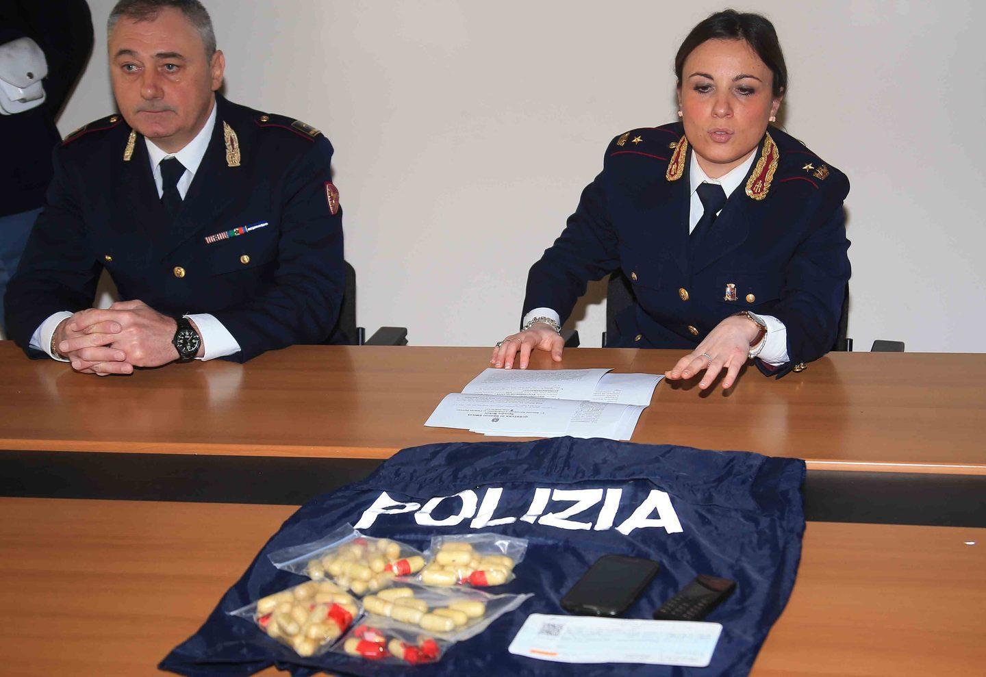 Preso con 60 ovuli di eroina nella pancia 