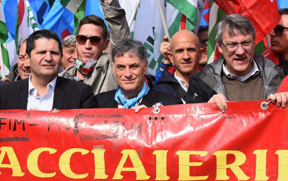 I sindacati: il Governo ora deve intervenire 