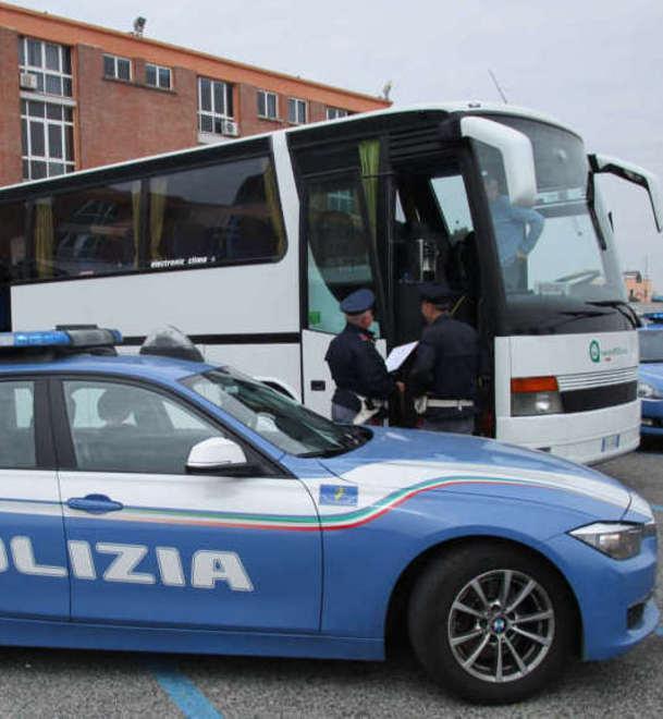 Salta la gita di scuola il pullman e l’autista non sono in regola 