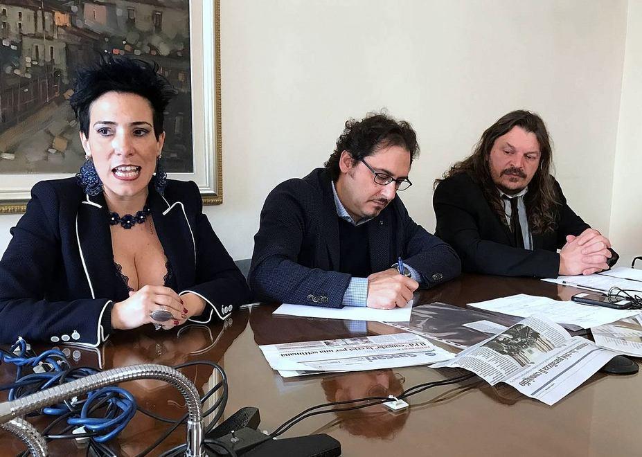 Crisi, il M5S vuole sfiduciare il sindaco 