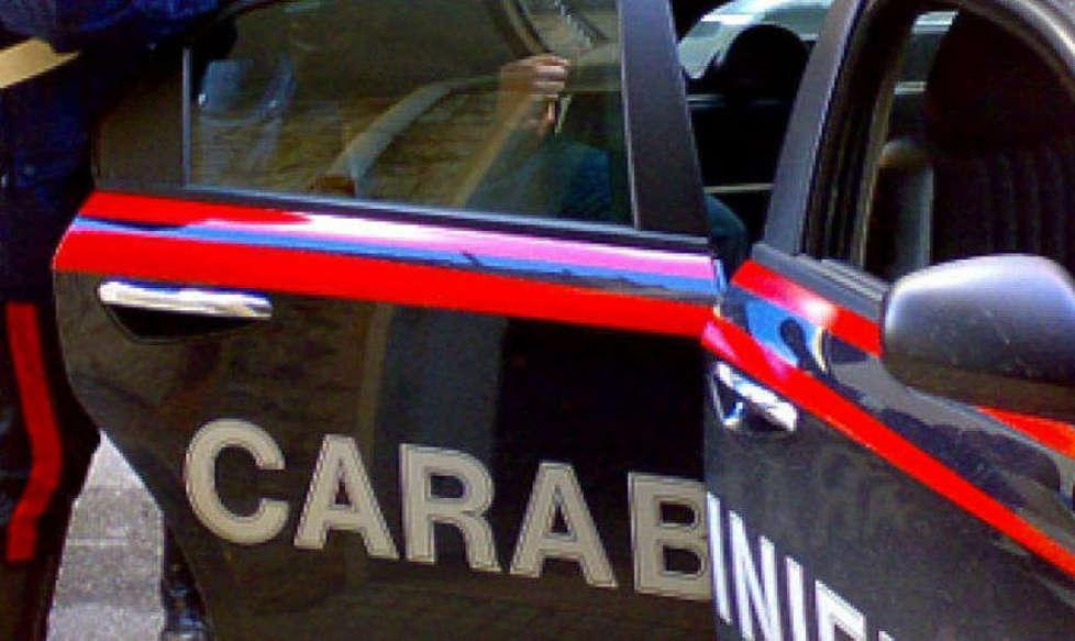In fiamme l’auto di un militare: forse un cortocircuito