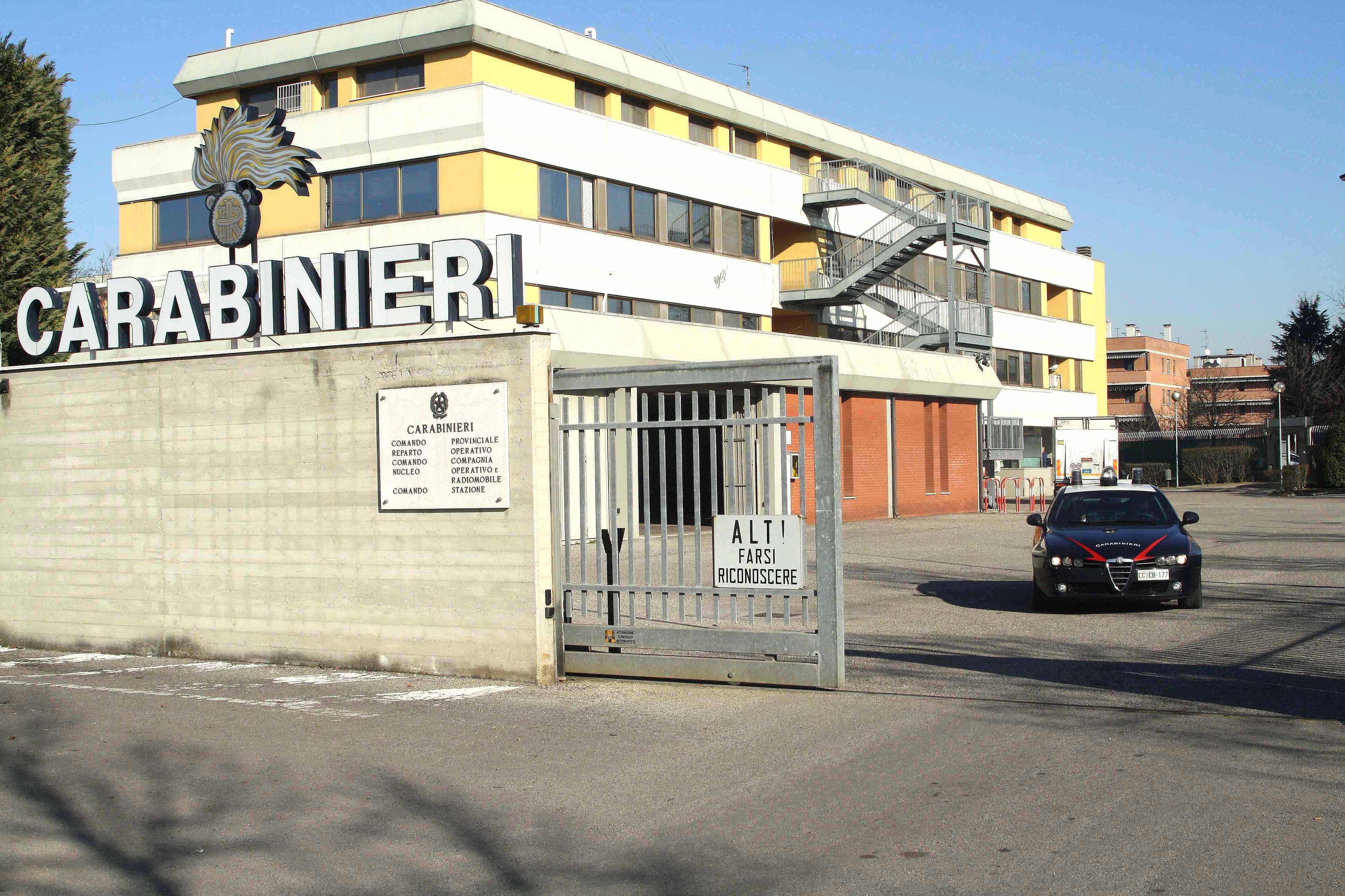 Ferrara, 7.000 euro nella borsa: derubata  