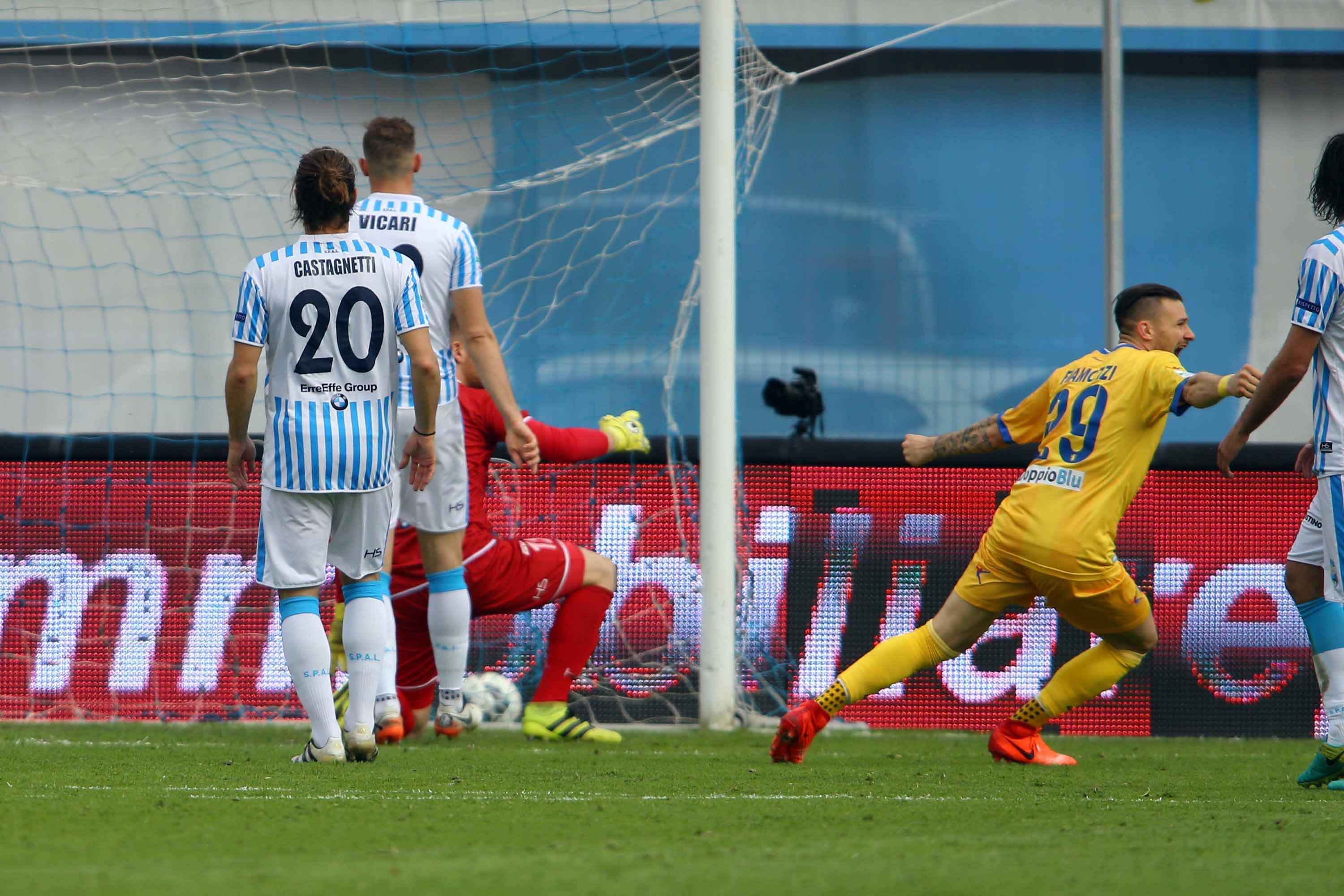 Un Frosinone cinico batte la Spal 